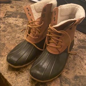 Duck boots